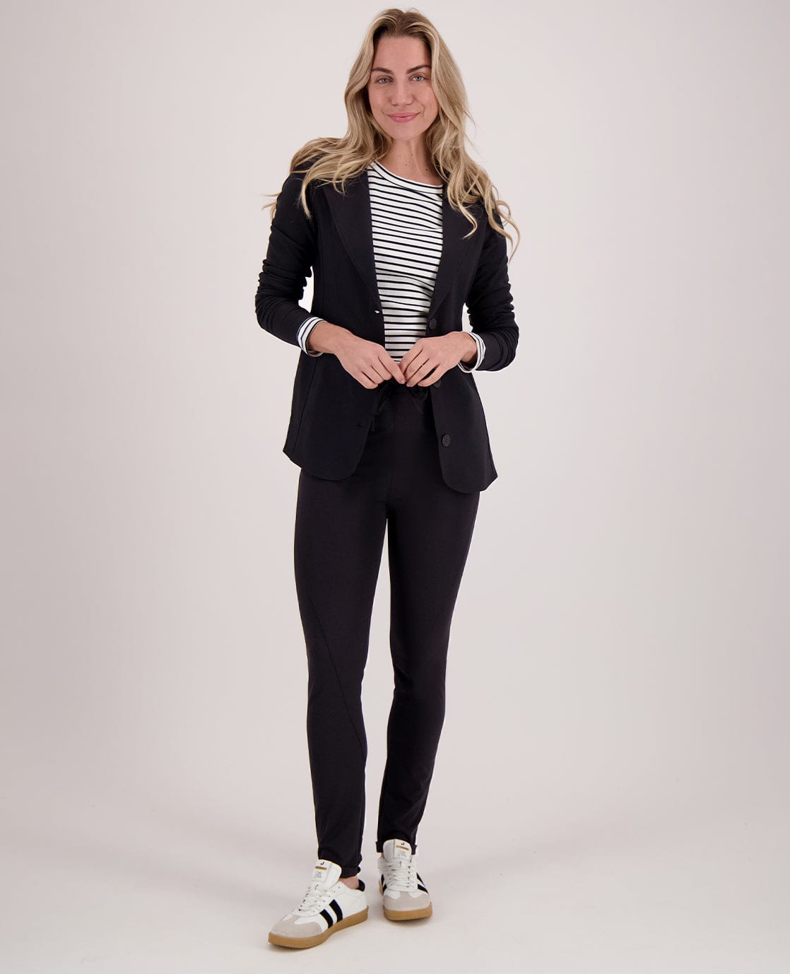 Je m'appelle Broeken Zwart / XS / Short Pant Regular Travel ++ | Zwart