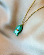 Je m'appelle Accessoires Goud / Groen / One Size Necklace Fish Charm | Goud / Groen