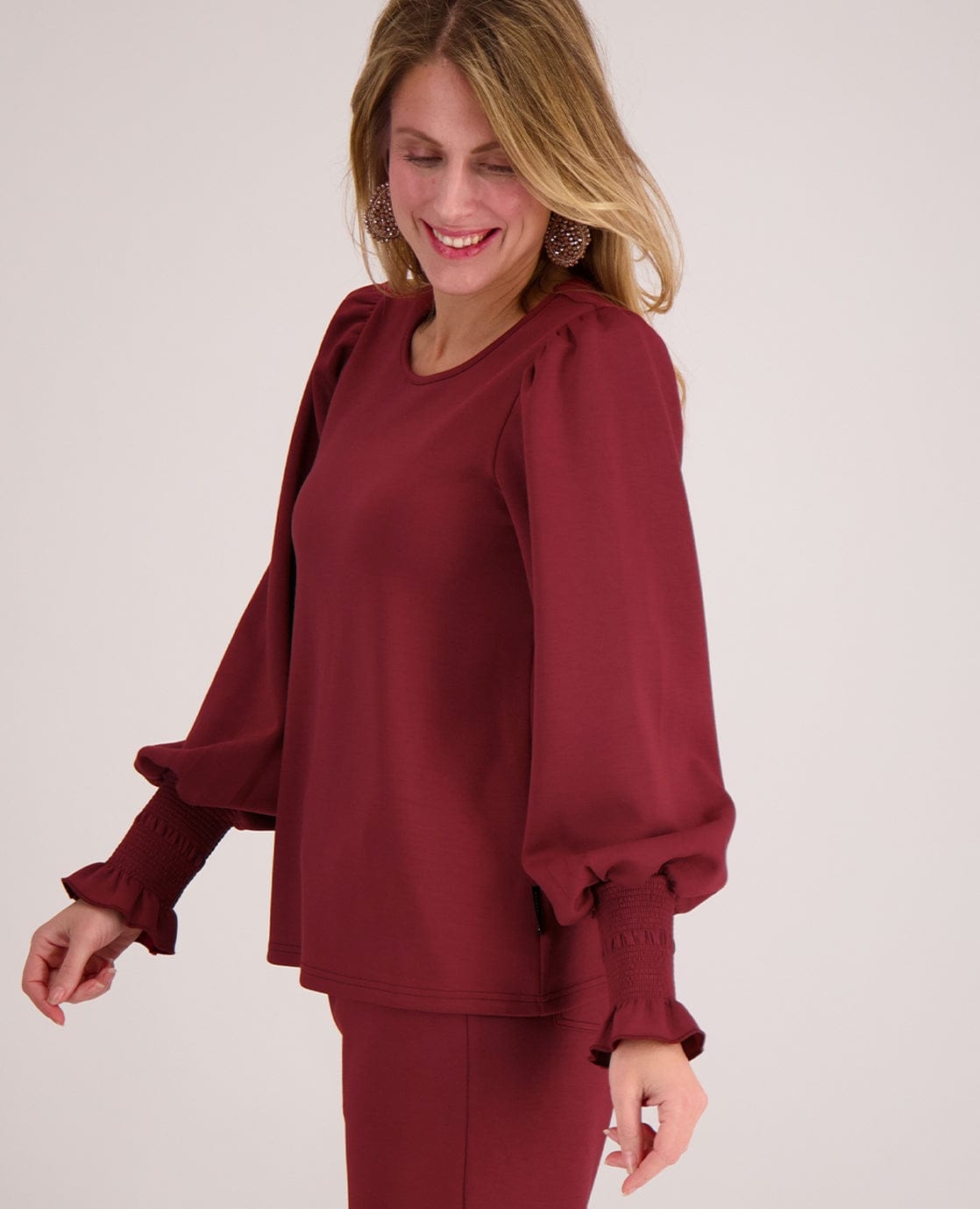 Je m'appelle Tops Top Miná | Ruby Red