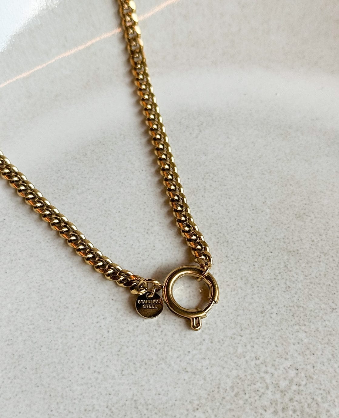 Je m'appelle Accessoires Goud / One Size Necklace Fine Flat Braided | Goud